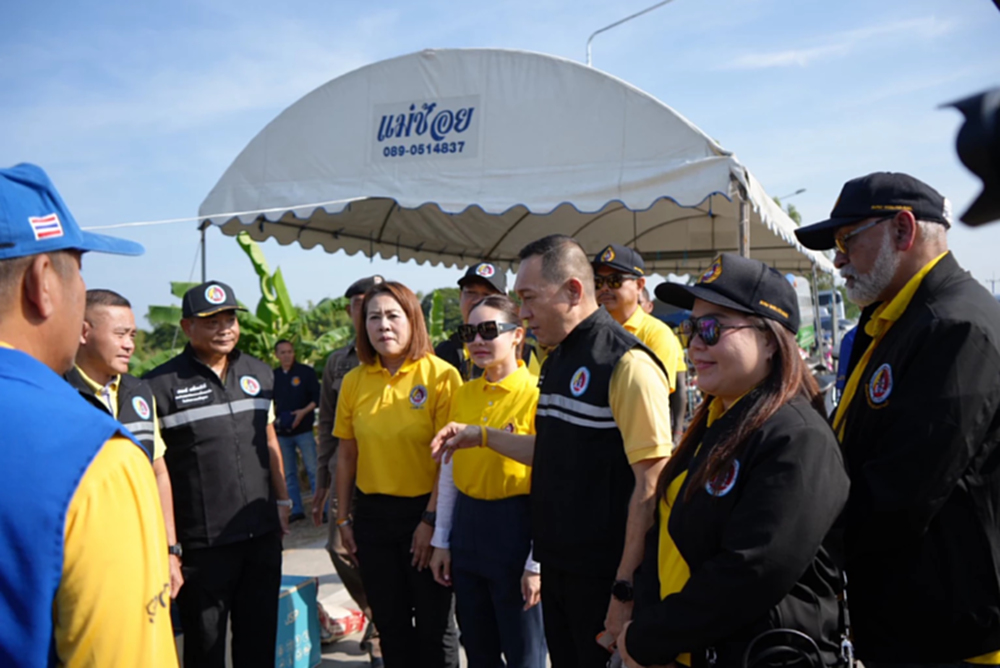 "กอ.รมน. - มวลชนภาคี"  ช่วยผู้ประสบภัยน้ำท่วมชาวบางบาล