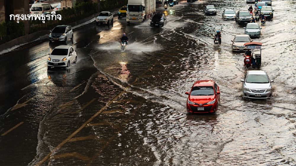 'น้ำท่วมขัง' 4 จุดหลัก กทม. ทำรถติดหนึบ เช็กเส้นทางเลี่ยงก่อนเดินทาง