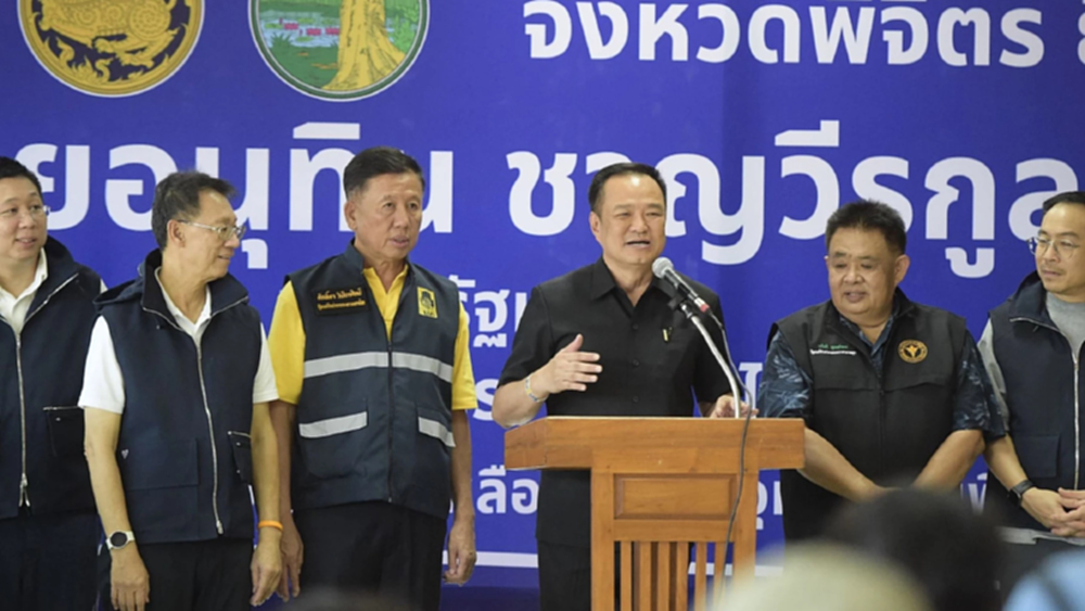 ‘อนุทิน’ ลุย ‘พิจิตร’ จ่อเยียวยาน้ำท่วม บอก ปชช.อย่าลืมลงทะเบียน ‘คนละครึ่ง’