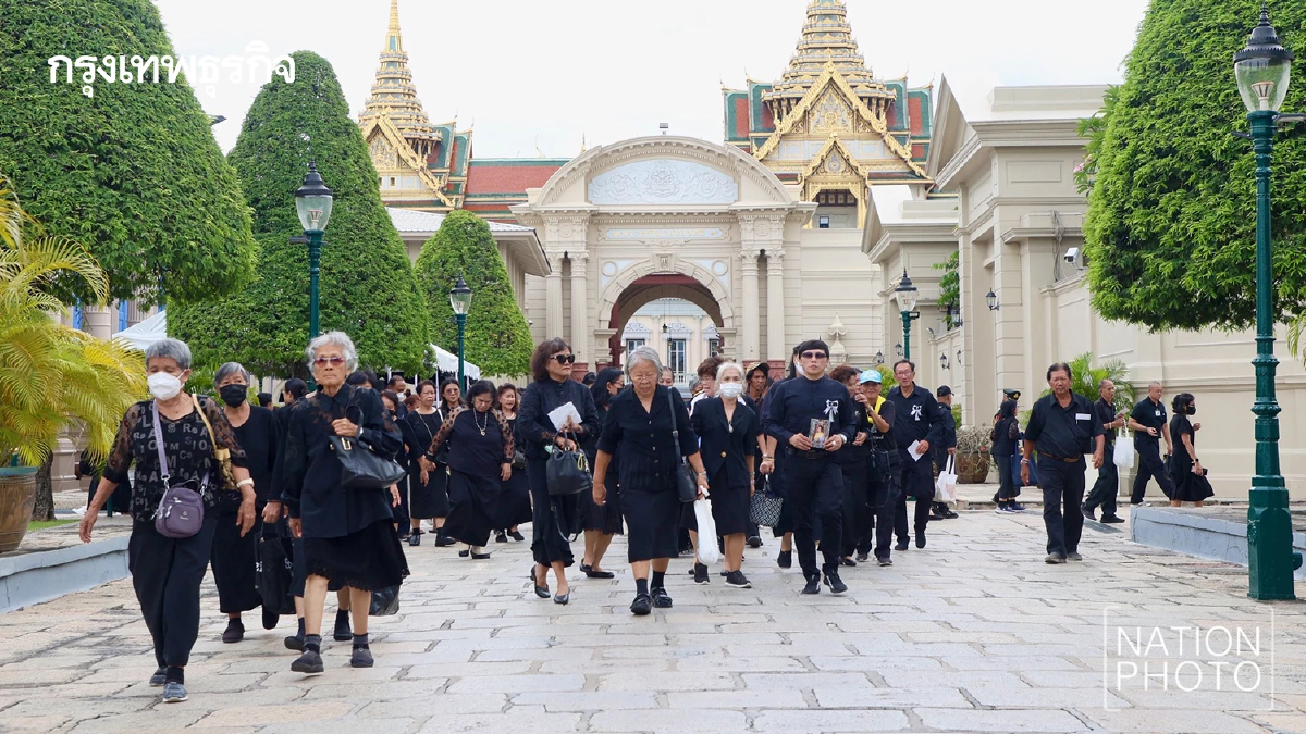 พสกนิกรหลั่งไหล ศาลาสหทัยสมาคม ถวายความอาลัย สมเด็จพระพันปีหลวง