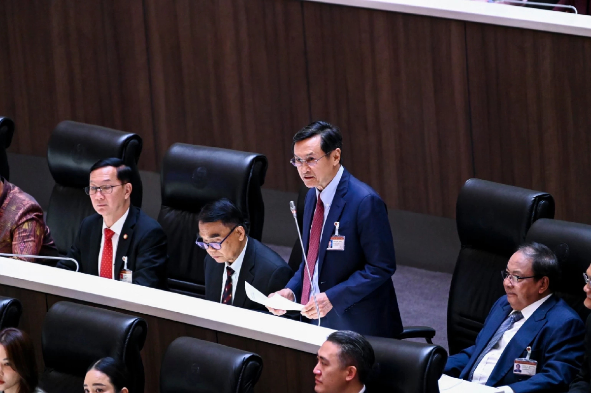 'จาตุรนต์' ชวนหารือนอกรอบ ก่อนเคาะตัว 'ปธ.กมธ.แก้รธน.'