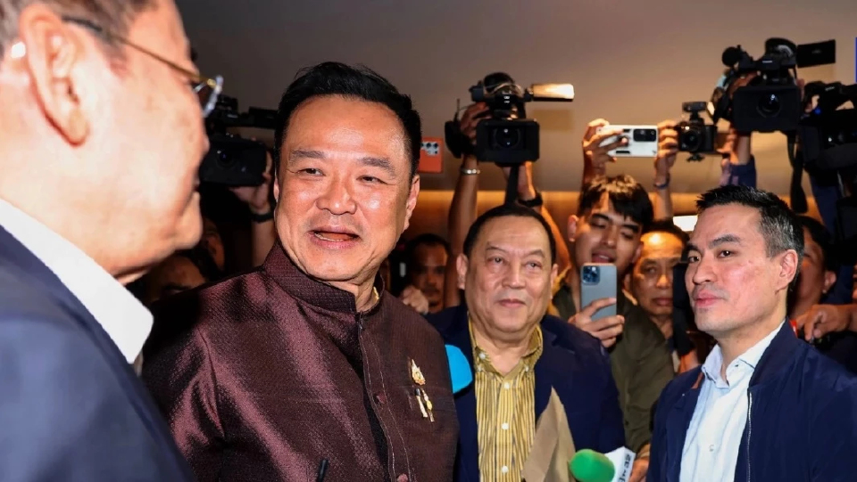 'อนุทิน' รับ'ภูมิใจดูด' เปิดตัว2ตระกูล'อรรณนพพร-รัตนเศรษฐ' -2ซุ้มรทสช.