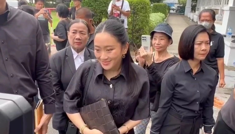 'แพทองธาร' เยี่ยม 'ทักษิณ' เผยเสียใจไม่ได้มีโอกาสกราบพระบรมศพ