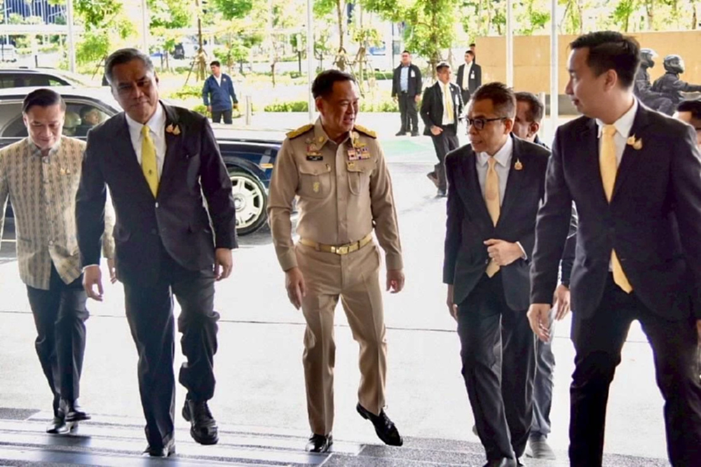 'อนุทิน' ยกคณะคุย กกต.ถกแนวทาง ทำประชามติ รธน.- เลิก MOU 43 - 44