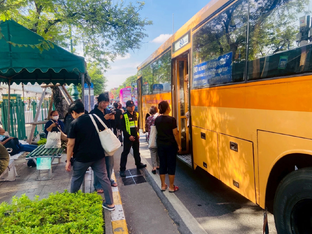 'คมนาคม' จัดขนส่งบริการประชาชน ร่วมพิธีถวายน้ำสรงพระบรมศพ 'พระพันปีหลวง'