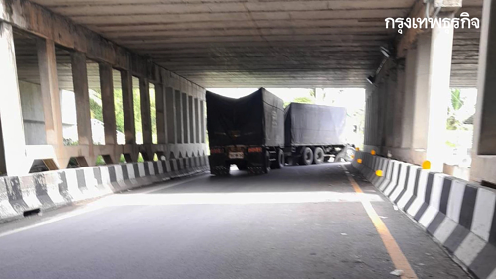 รถติดมาก ถนนบรมราชชนนี รถบรรทุกจอดเสีย ปิดถนน ใต้สะพานนครชัยศรี