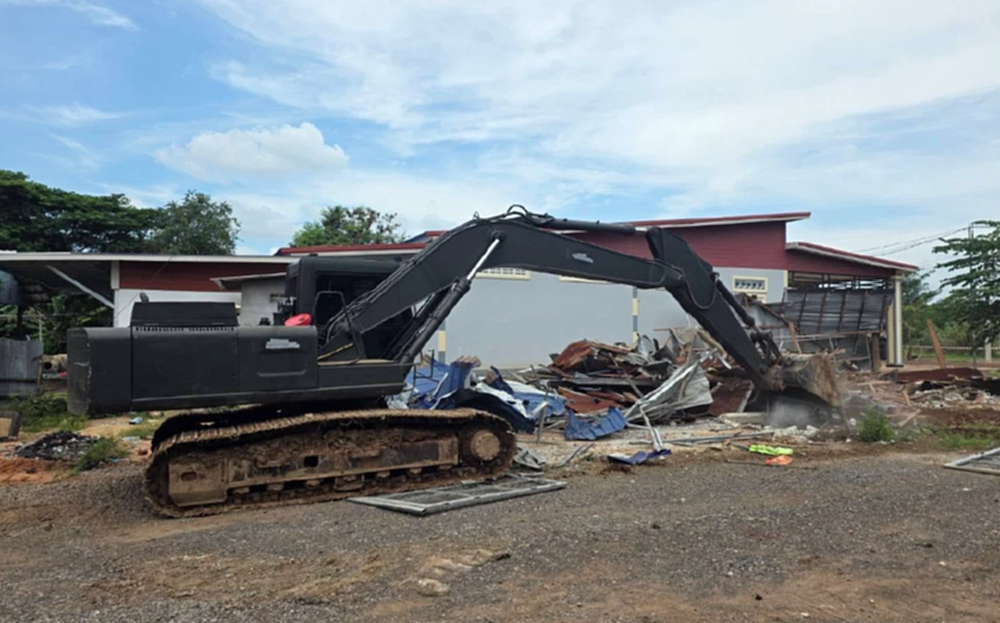 ทหารไทย ลุยรื้อ 2 ที่พักเก่าทหารกัมพูชา ขยายพื้นที่ปลอดภัยหนองจาน