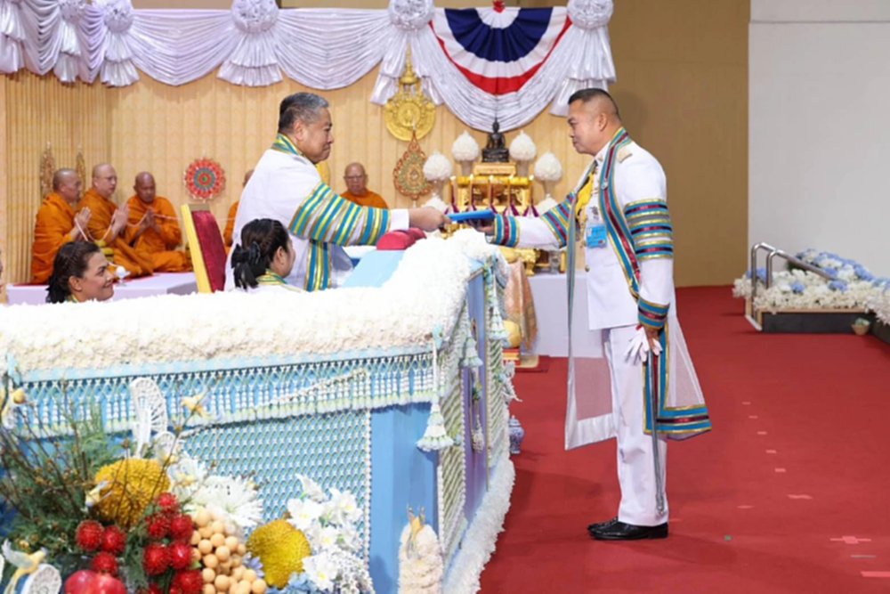 'แม่ทัพกุ้ง' รับ ปริญญาดุษฎีบัณฑิตฯ เชิดชู 'นักรบผู้พิทักษ์ชาติ-นักพัฒนา'