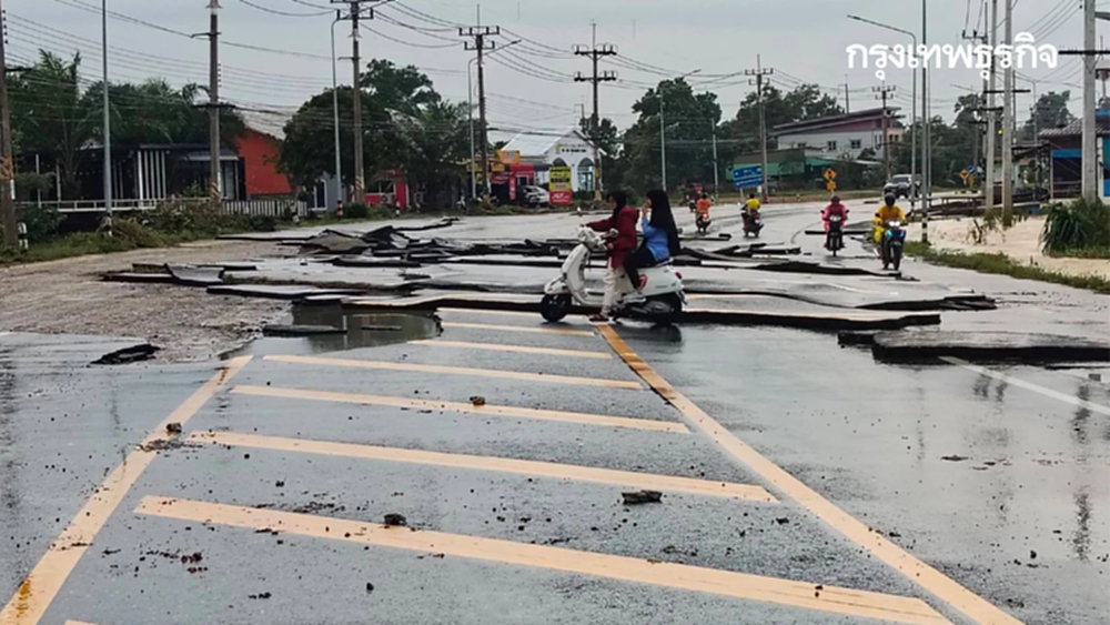 เตือนน้ำท่วมจะนะ หลังน้ำลด ถนนหลุดร่อนเกลื่อน เดินทางให้ระวัง