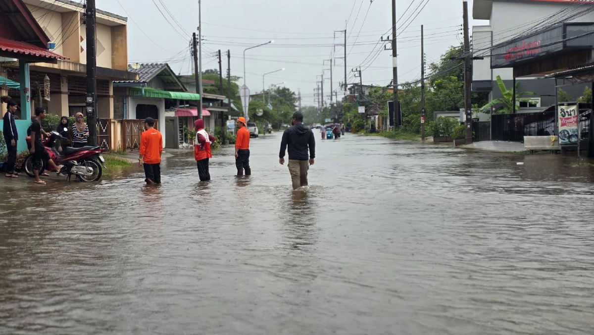 ปชน.ลงใต้ ช่วยน้ำท่วม ชงข้อเสนอด่วนถึงรัฐบาลตั้งวอร์รูม