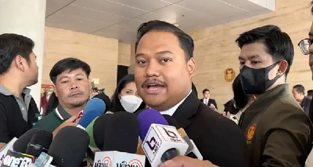 'ณัฐชา' ขอ 3 วันสอบ สส.ปชน.ตั้งเด็ก ม.4 เป็นผู้ช่วย งงสภาฯปล่อยผ่าน