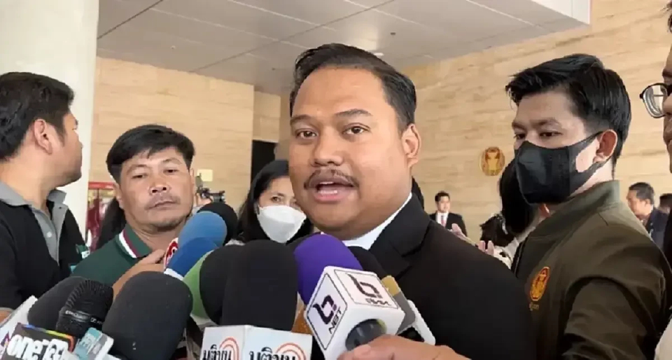 'ณัฐชา' ขอ 3 วันสอบ สส.ปชน.ตั้งเด็ก ม.4 เป็นผู้ช่วย งงสภาฯปล่อยผ่าน