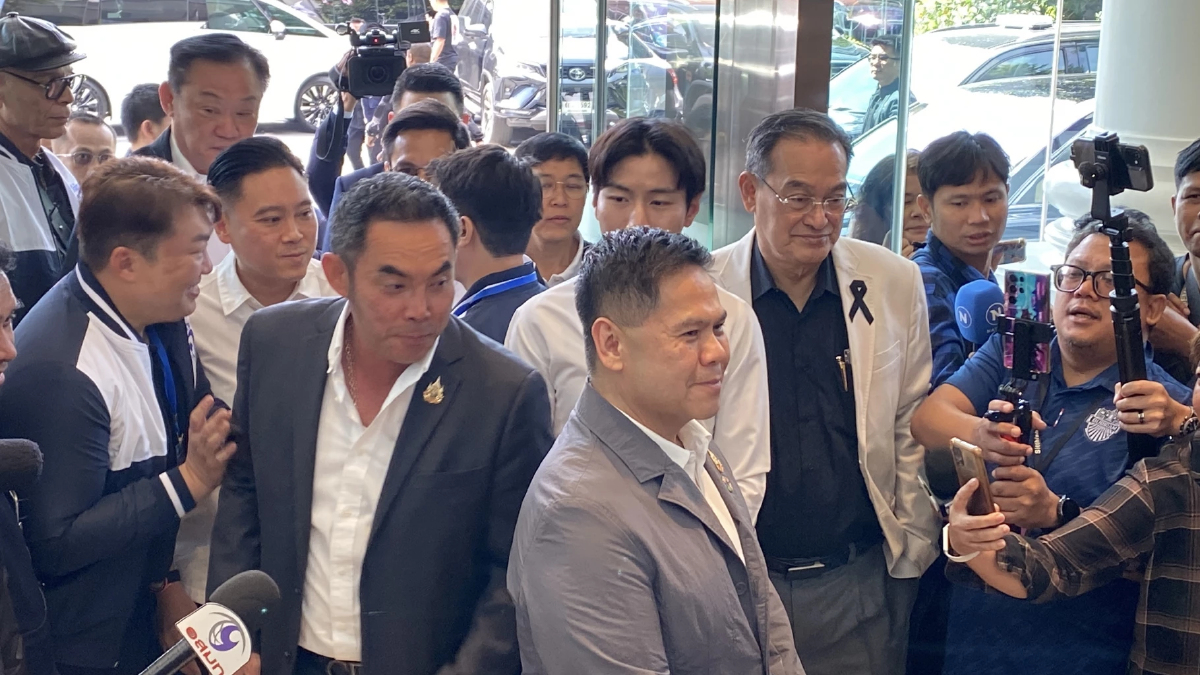 ‘วราวุธ’ ขน ลูกพรรค โผล่ ภท. ‘สนธยา-วิทยา’ มาตามนัด 3นายก อบจ. ซบ น้ำเงิน