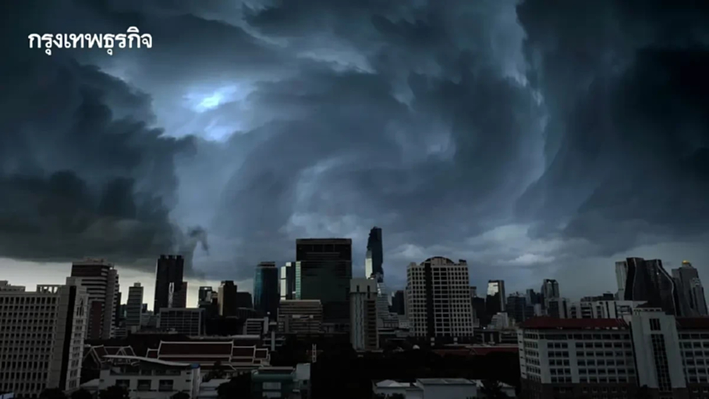 ระวังน้ำท่วมอีก กทม.ฝนตกหนัก 60% อุตุ เผย ร่องมรสุมพาดผ่านภาคกลาง