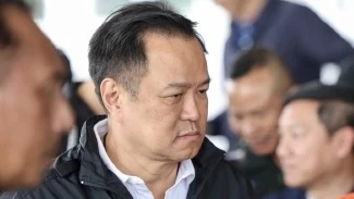 ‘อนุทิน’ ขอโทษ ยอมรับผิดพลาด เจอดี ชาวบ้านไล่ไปเดินดูสภาพ ‘หาดใหญ่’ ยับเยิน