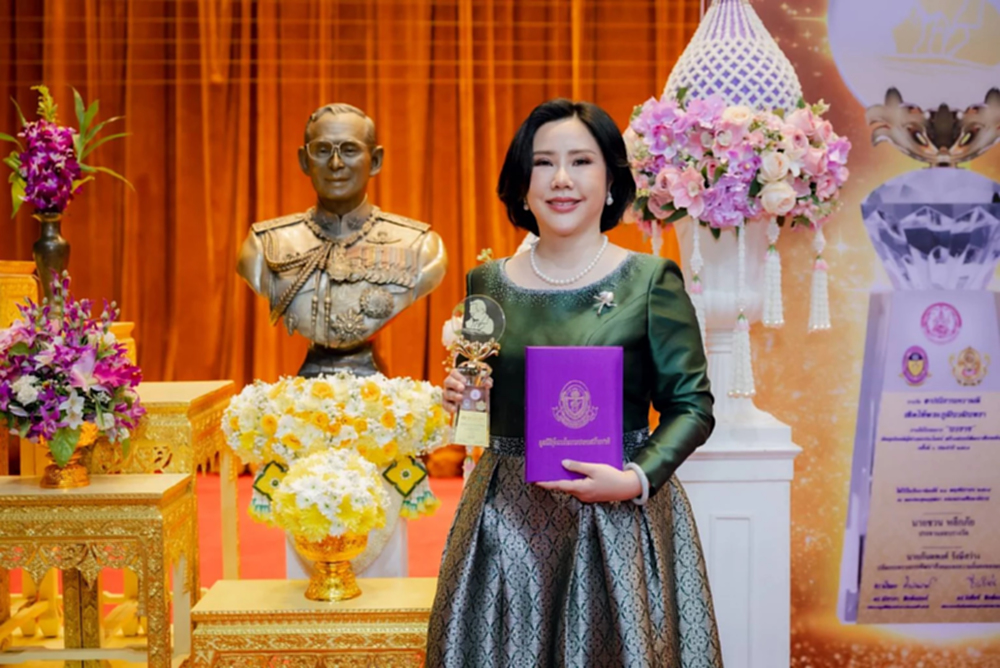 'อรภัค สุวรรณภักดี' คว้ารางวัล '1 ปณิธานความดี เทิดไท้พระภูมีนวมินทรา' ปี 2568