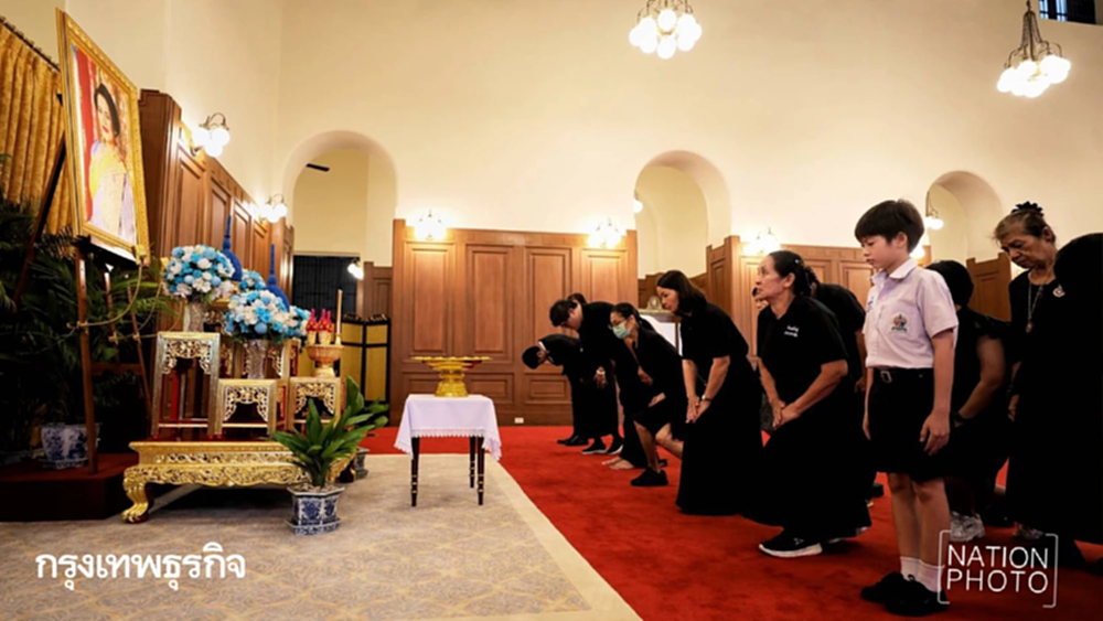 ประชาชน ดาราดัง เข้าถวายสักการะพระฉายาลักษณ์ สมเด็จพระพันปีหลวง