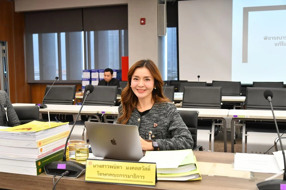 'โฆษก กมธ.แก้รธน.'  เมิน 'พท.' สงวนความเห็น-จ่อฟื้น 'สสร.'