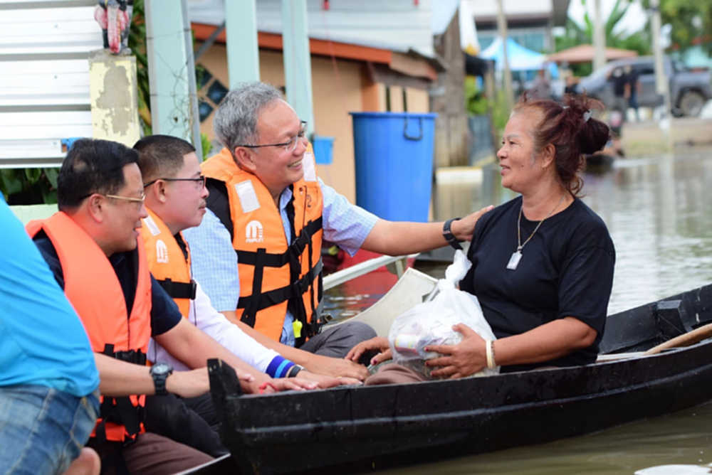 ‘เมฆินทร์ รองหัวหน้า ปชป.’ ลงพื้นที่ชัยนาท หนุนเทคโนโลยี-ควบคู่บริหารจัดการ