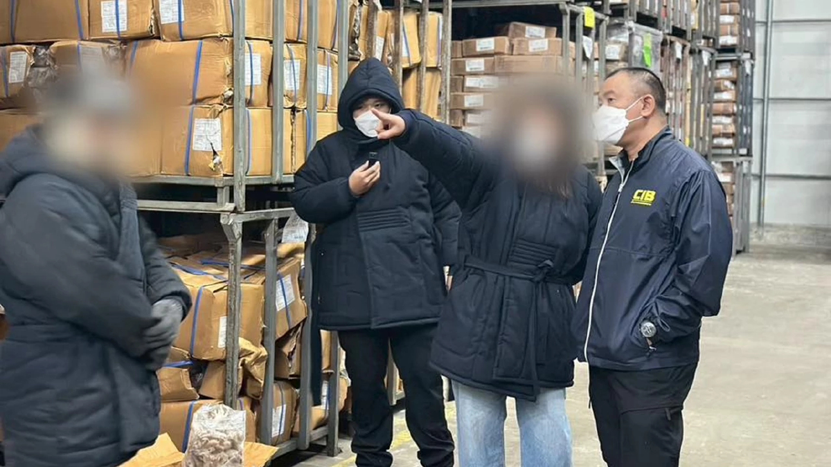 บุกค้นบริษัทที่นนทบุรี บี้แช่แข็งเถื่อน ขยายผลตีนไก่ 2 แสนกก.