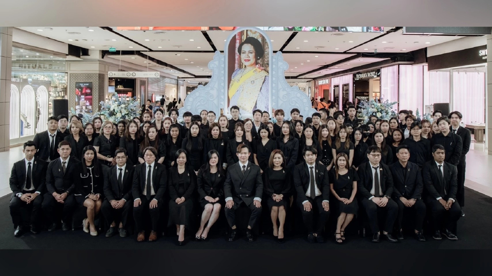 วีบียอนด์ ร่วมลงนามถวายความอาลัยเบื้องหน้าพระฉายาลักษณ์ สมเด็จพระพันปีหลวง