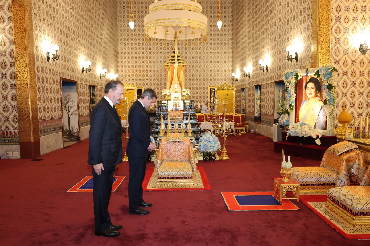 รมช.กลาโหมอิตาลี เข้าถวายราชสักการะ พระบรมศพ สมเด็จพระพันปีหลวง