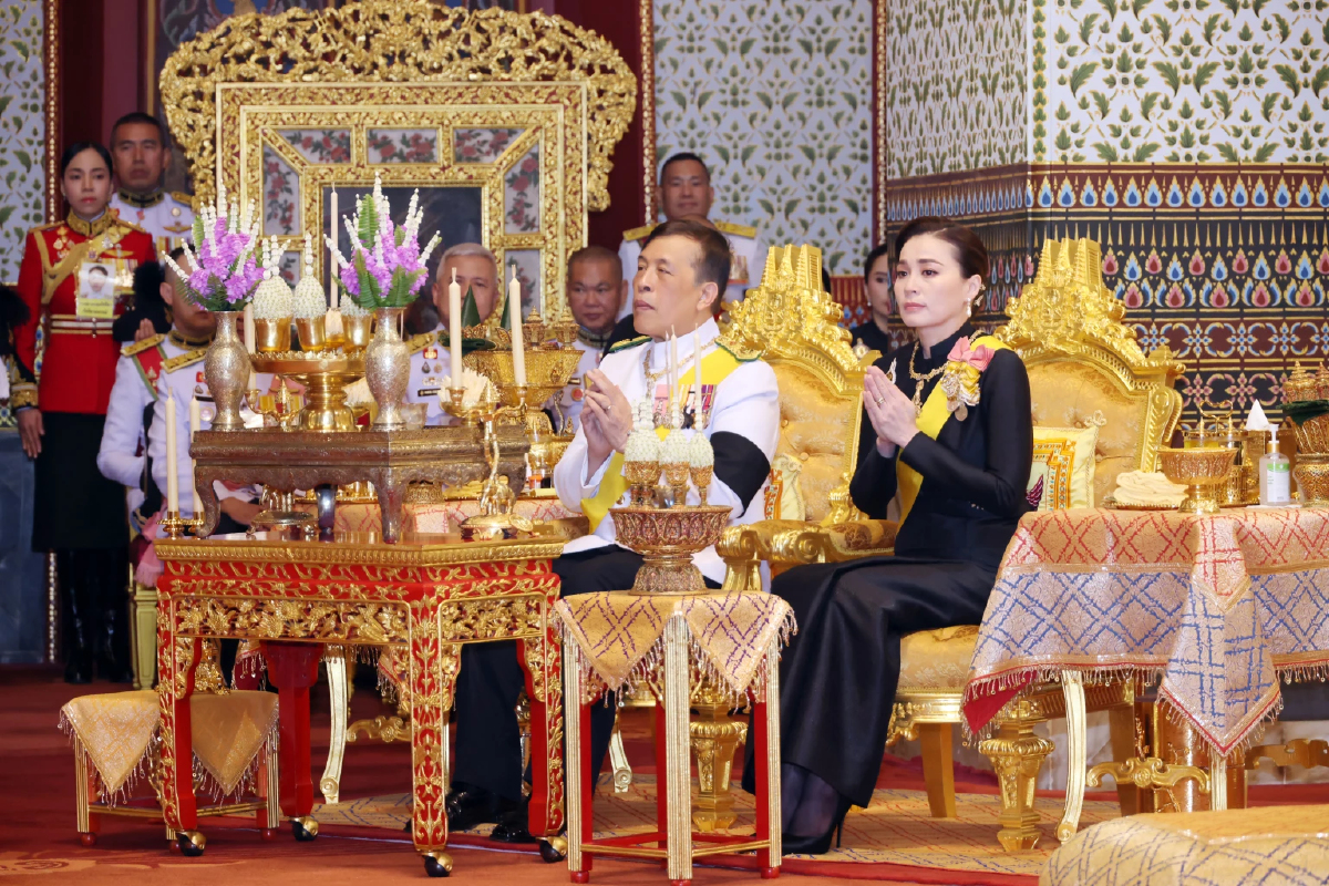 ในหลวง-พระราชินี ทรงบำเพ็ญพระราชกุศลวันคล้ายวันสวรรคต รัชกาลที่ 6 ครบ 100 ปี