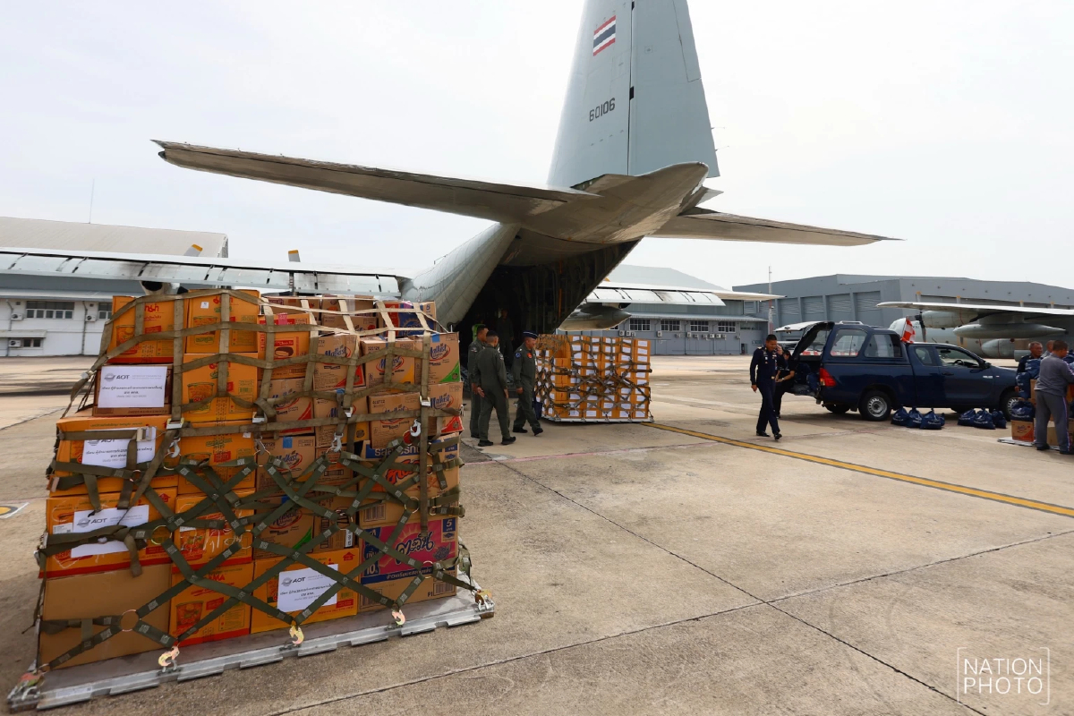 ทอ. รับมอบสิ่งของ มูลนิธิอาสาเพื่อนพึ่ง (ภาฯ) ส่งต่อช่วยน้ำท่วมภาคใต้