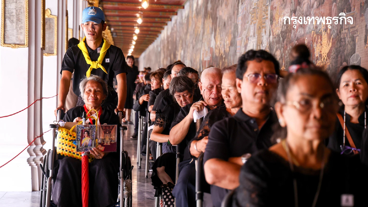 ประชาชนหลั่งไหล ถวายบังคมพระบรมศพ พระพันปีหลวง ในพระบรมมหาราชวัง