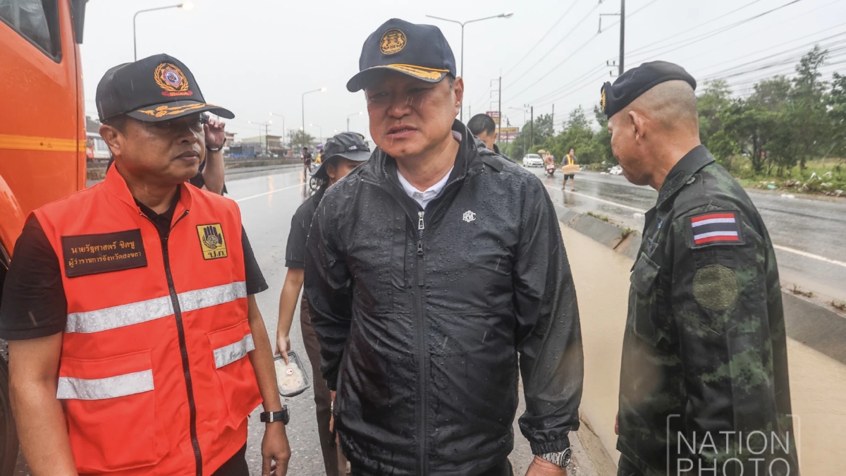 ‘อนุทิน’ ลั่น ไม่กลับบ้าน จะอยู่จนกว่า ‘น้ำท่วมหาดใหญ่’ คลี่คลาย