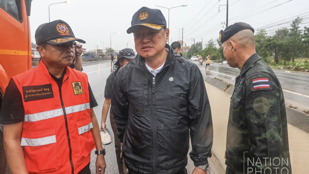 ‘อนุทิน’ ลั่น ไม่กลับบ้าน จะอยู่จนกว่า ‘น้ำท่วมหาดใหญ่’ คลี่คลาย