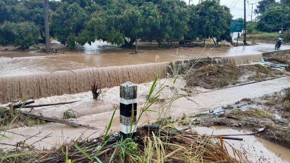 ชลประทานเชียงใหม่ เปิด 3 ประตูระบายน้ำ สู้ฝนหนัก สกัดวิกฤติน้ำปิง