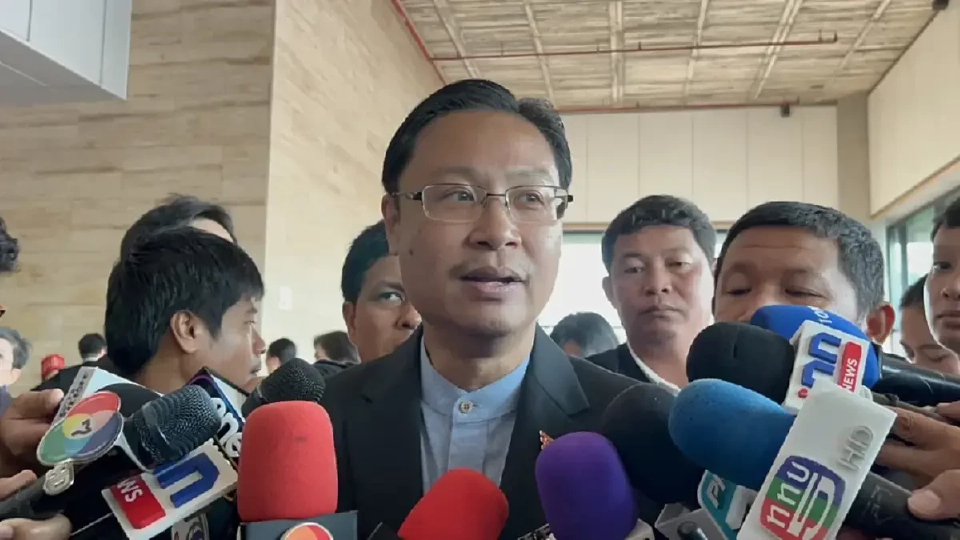 'ณัฐวุฒิ' ห่วงยุบสภาฯก่อนถกแก้ รธน.วาระ 3 หวั่นที่ทำมาสูญเปล่า