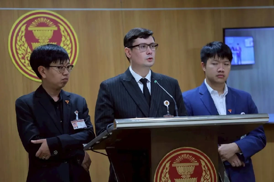 'โรม' เชื่อยุค 'อนุทิน' แก้ 'ตร.เทา' ไม่ได้ - ซัด ผบ.ตร.ไม่มาแจง กมธ.