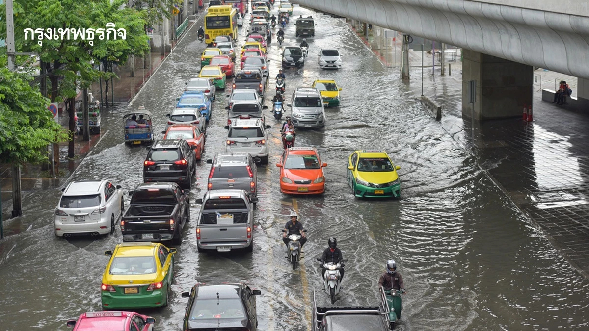 ฝนถล่มกรุงฯ กลางดึก น้ำท่วมขังหลายจุด โดยเฉพาะ 'รัชดาฯ' เช้านี้การจราจรสาหัส