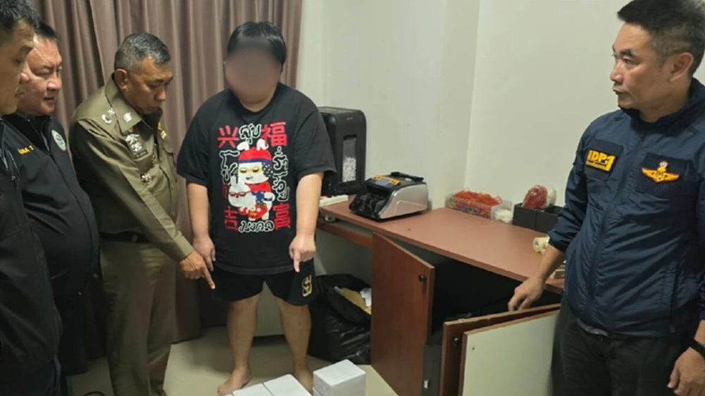 ผงะ! เงินสด 30 ล้าน ทลายเว็บพนันรายใหญ่ ค้น 2 จุดกรุงเทพฯ บุกจับ 10 คน