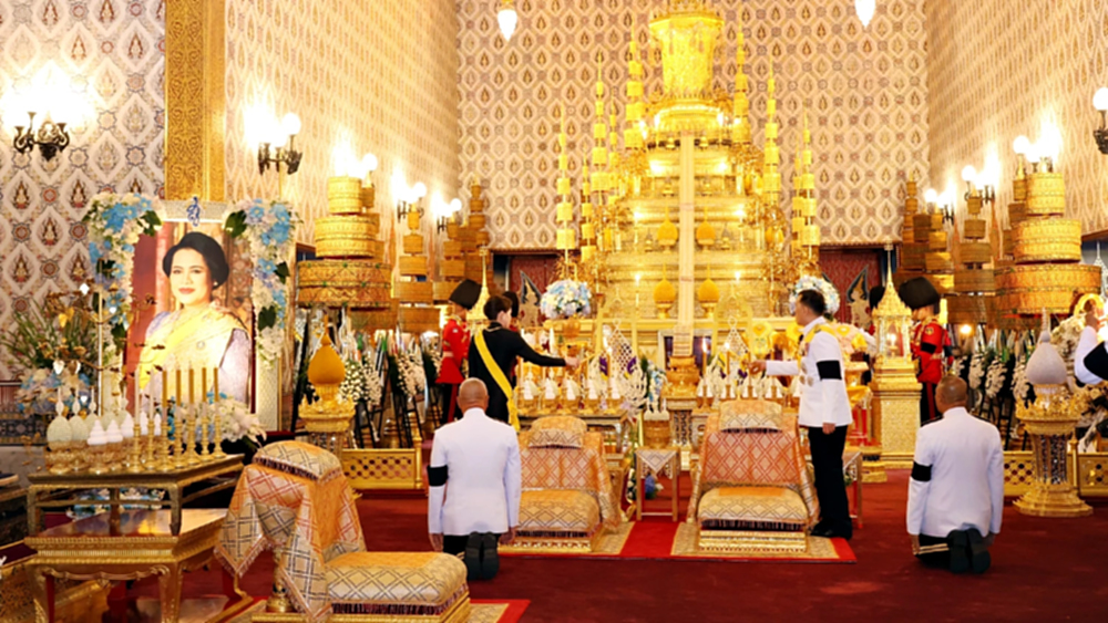 ในหลวง พระราชินี ทรงบำเพ็ญพระราชกุศลปัณรสมวาร 15 วัน ถวายพระบรมศพ พระพันปีหลวง