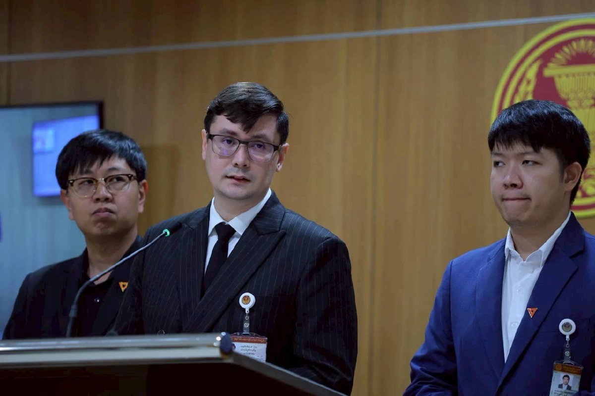 กมธ.มั่นคง ชง 43 ชื่อพันสแกมเมอร์ ให้ทางการสอบ ซัดนายกตีเช็คเปล่า