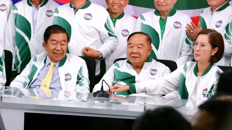 พปชร.ปรับโครงสร้างใหม่ 'บิ๊กป้อม' ถาม ปชช.อยากให้ไปต่อหรือไม่