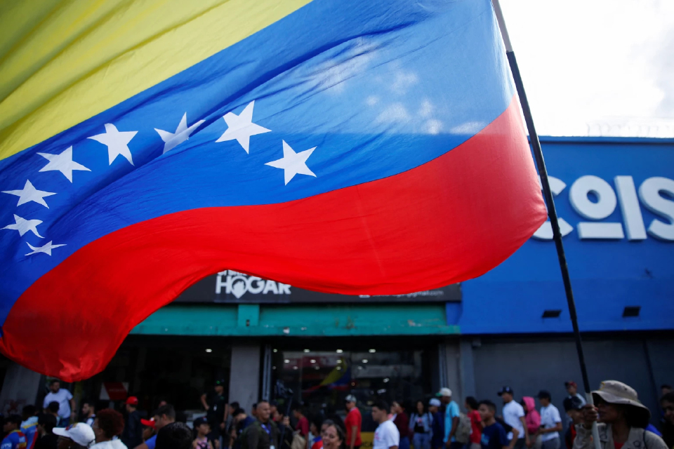 ทรัมป์โพสต์เป็นนัยปิดน่านฟ้าเวเนซุเอลาและพื้นที่โดยรอบ