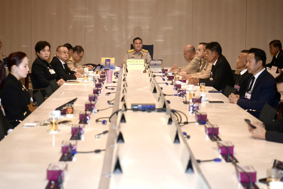 'กมธ.ทหาร' หนุน 'นายกฯ' หยุดทุกข้อตกลงกับ 'กัมพูชา' โต้ความรุนแรง