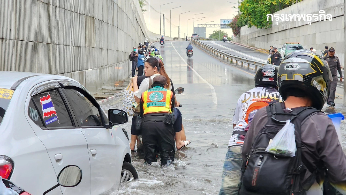 กระทบมาก ปิดถนน อุโมงค์ทางลอด ถนนเลียบทางรถไฟ น้ำท่วมสูงอยู่