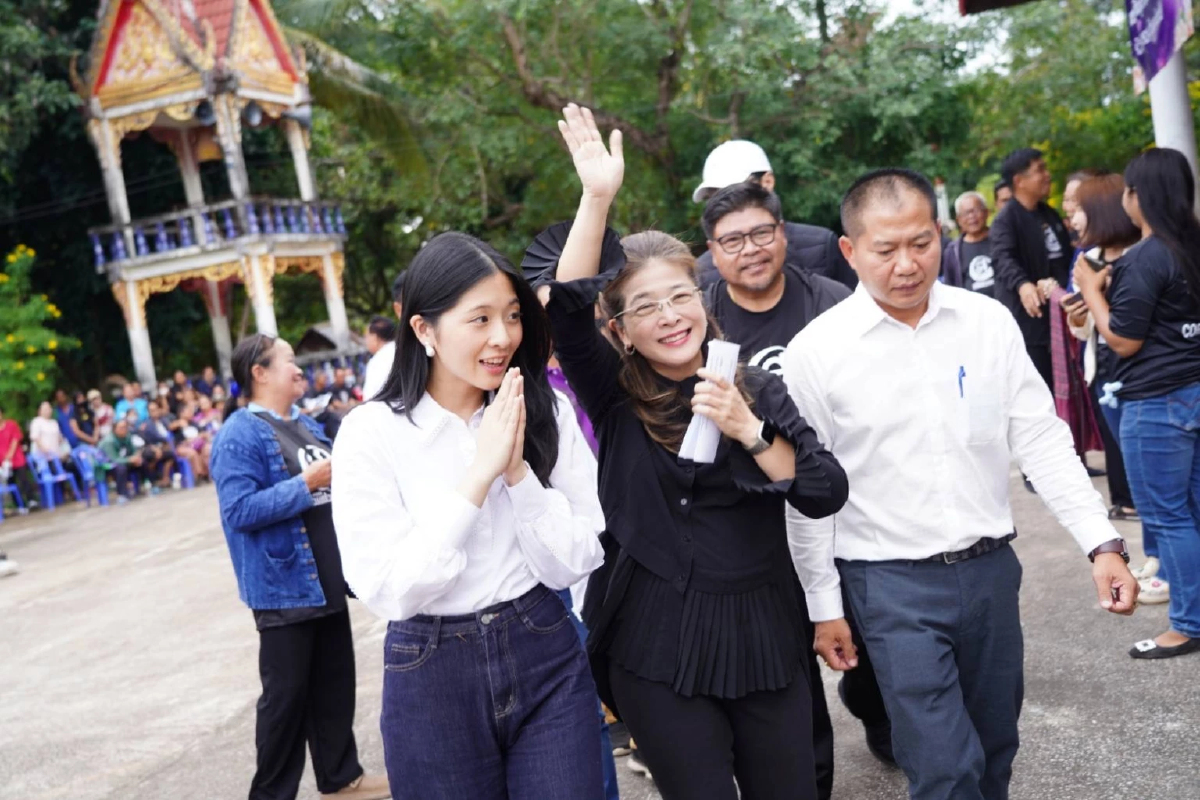 ‘สุดารัตน์’ ควง ‘จินนี่’ ลุยอุดรฯ เปิดผู้สมัคร สส. ย้ำยาแรงปราบโกง