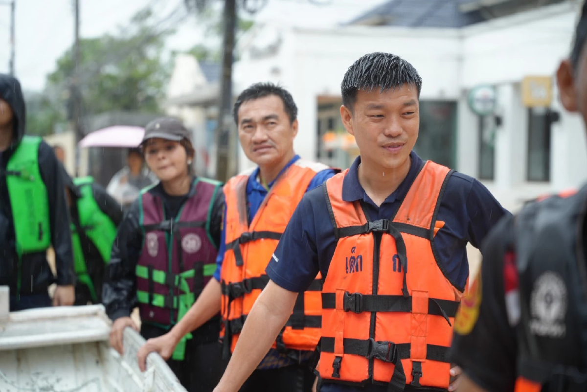 'เท้ง' นำทัพส้มลุยช่วย 'น้ำท่วมหาดใหญ่' แนะรัฐบูรณาการทุกหน่วย