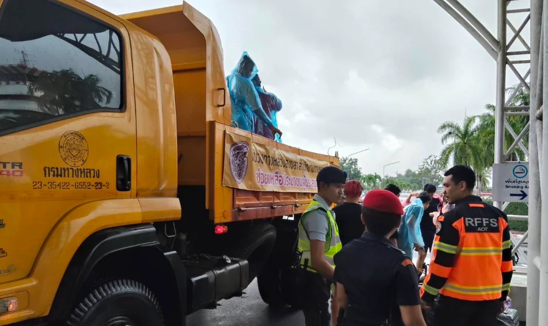 กรมทางหลวง สั่งด่วน! จัดรถ 6 ล้อ รับ-ส่งฟรี 24 ชม. สู้ภัยน้ำท่วมใต้