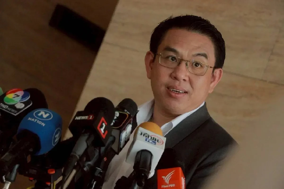 'วิโรจน์' ยัน ปชน.ไร้นโยบายฮุบเงินผู้ช่วย สส. เป็นความผิดส่วนตัว