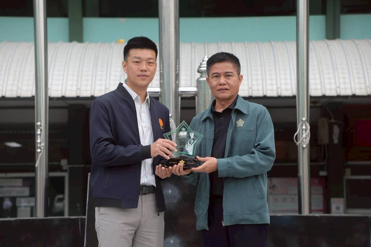 'ณัฐพงษ์' รับรางวัลศิษย์เก่าดีเด่นทวีธาภิเศก ยกคำขวัญ ร.ร.ทำงาน