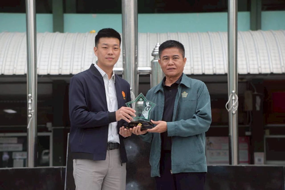 'ณัฐพงษ์' รับรางวัลศิษย์เก่าดีเด่นทวีธาภิเศก ยกคำขวัญ ร.ร.ทำงาน