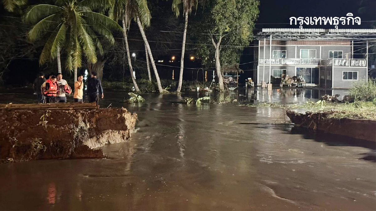 คันกั้นน้ำสิงห์บุรีขาดแล้ว! น้ำทะลัก ต.ต้นโพธิ์ เร่งสกัดมวลน้ำ