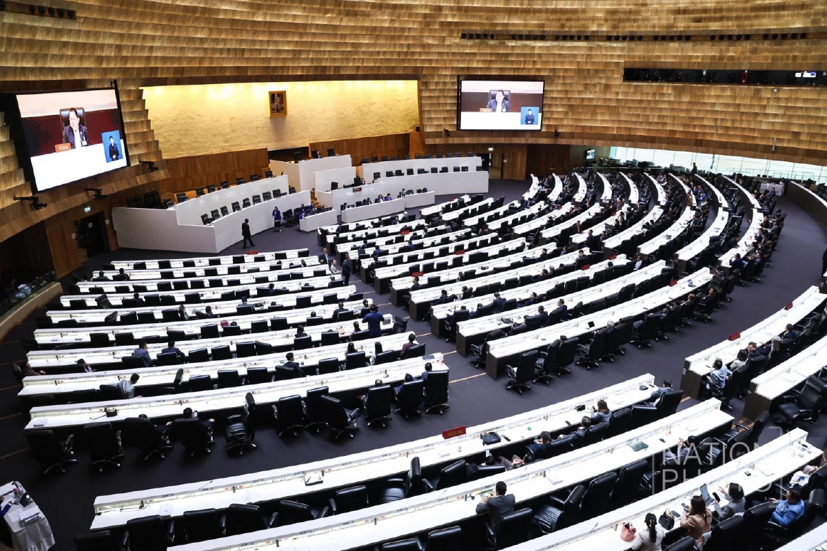 แฉอดีตนายกฯสีเทา สะเทือนศึกอภิปราย